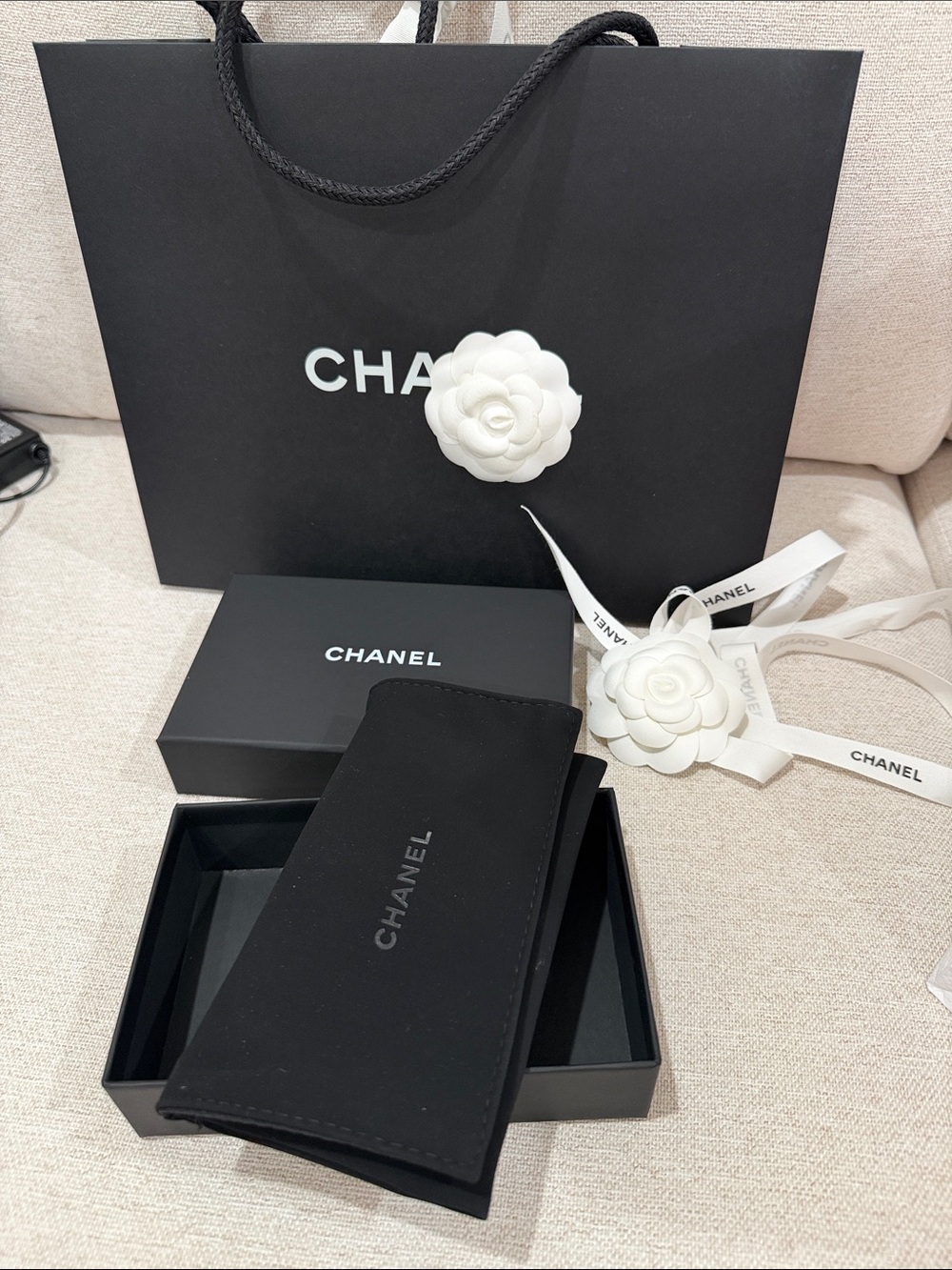 CHANEL Gift Bag with Box Set - Picture 5 of 7